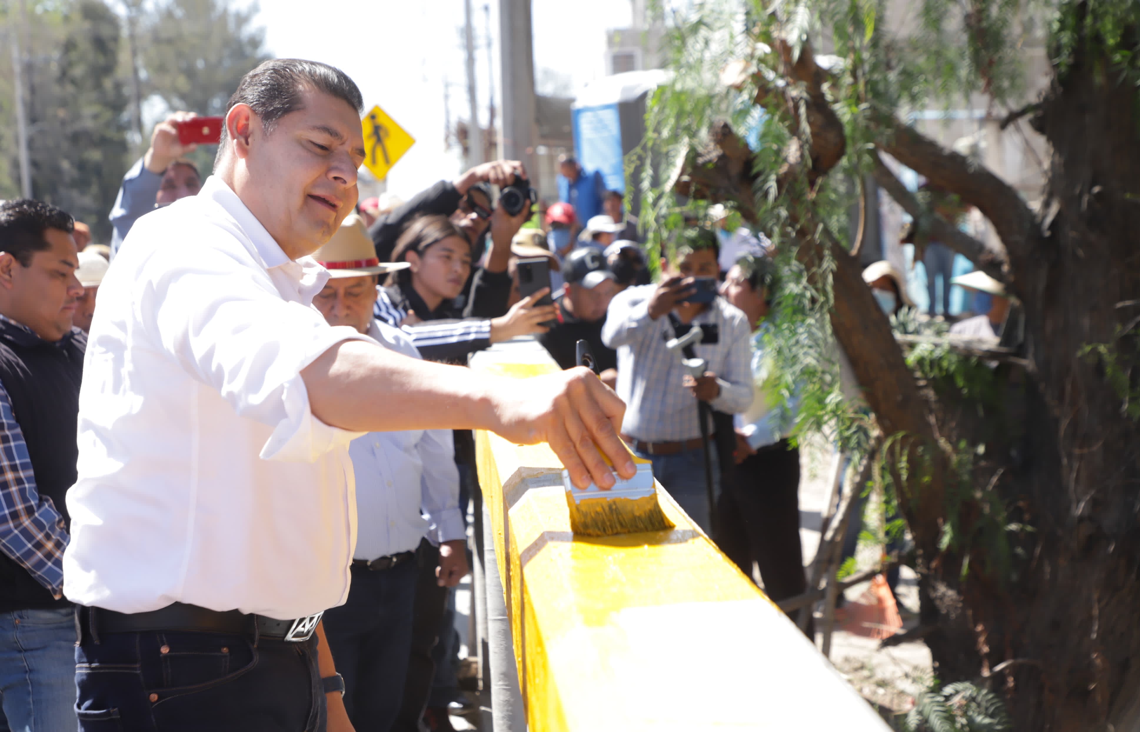 Encabeza Alejandro Armenta faena en Tlacotepec de Benito Juárez