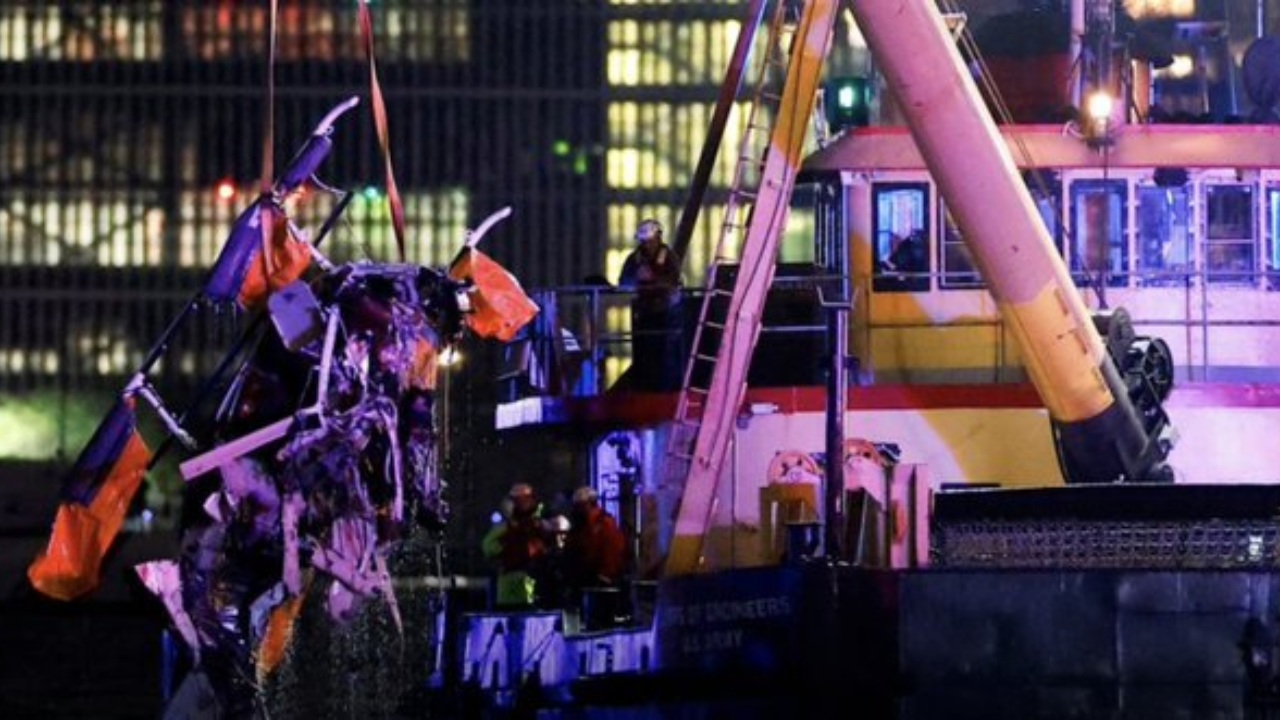 Seis muertos tras caída de helicóptero en río Hudson, Nueva York