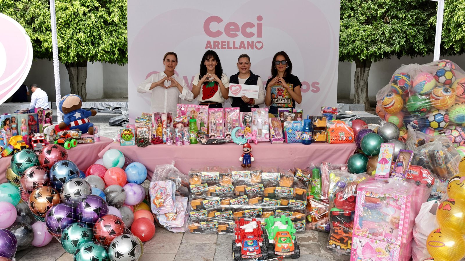 Voluntariado de la Coordinación de Comunicación se suma al SEDIF para generar sonrisas