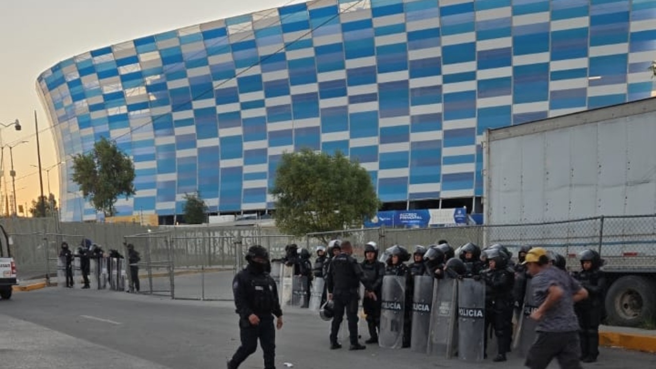 Operativo en Estadio Cuauhtémoc asegura estacionamiento gratuito