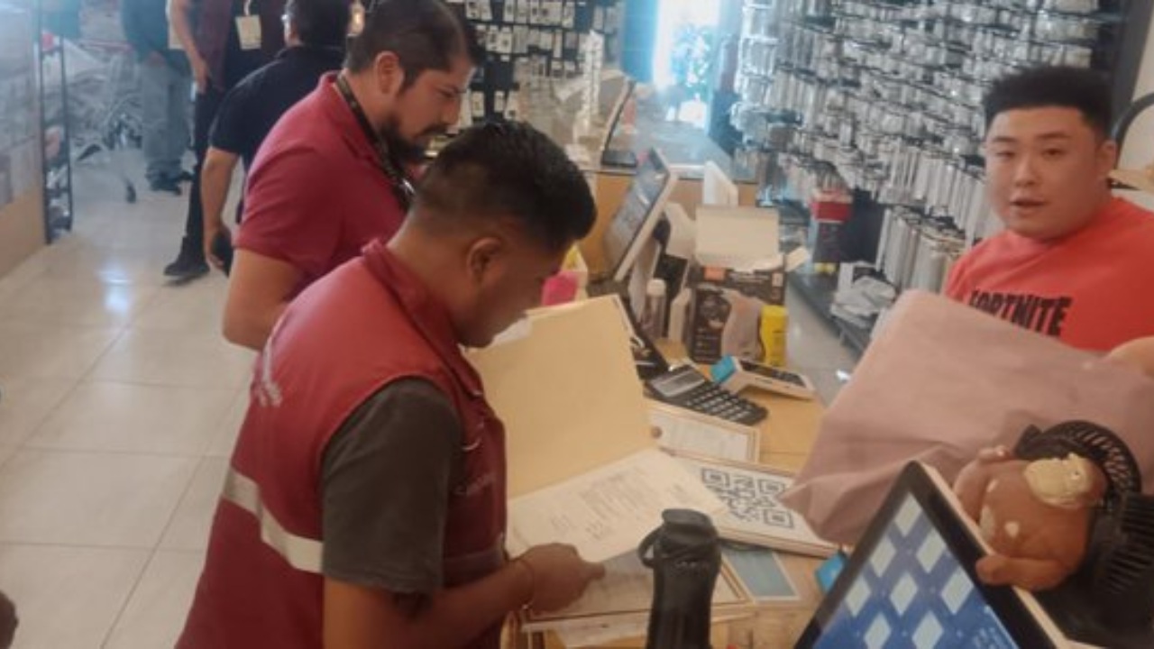 Clausuran 4 tiendas chinas en Puebla por violaciones laborales  