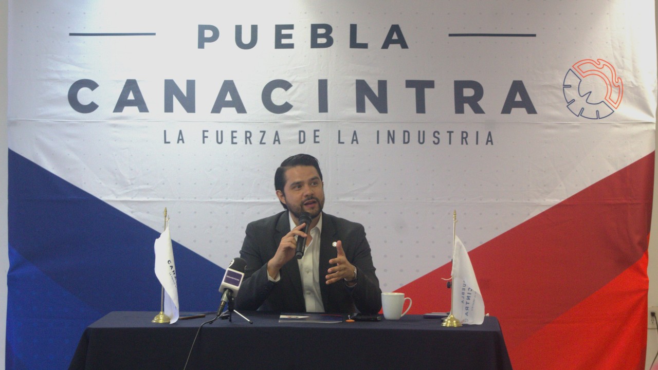 Incertidumbre por aranceles frena inversiones en el sector autopartes en Puebla