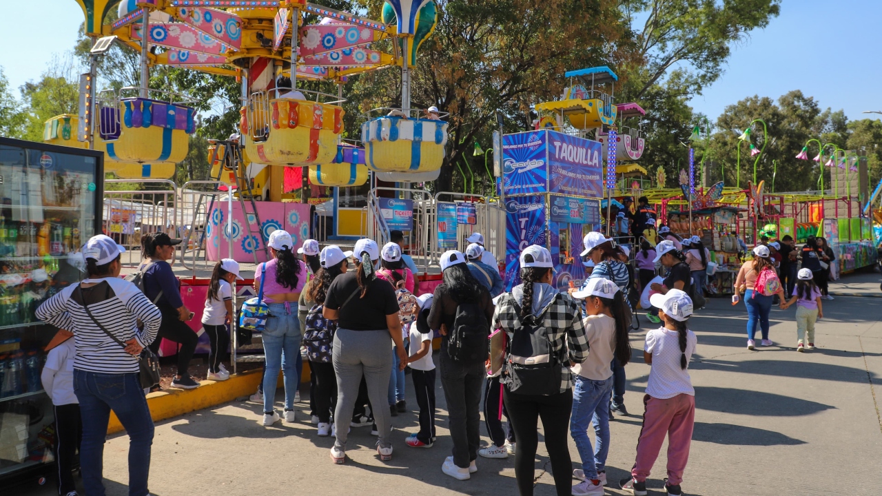 Acercan SEDIF y Turismo experiencias en la Feria de Puebla a familias
