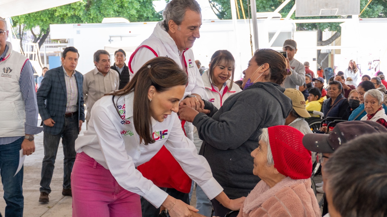 Encabezan alcalde y SMDIF Jornada Imparable en Valle del Sol