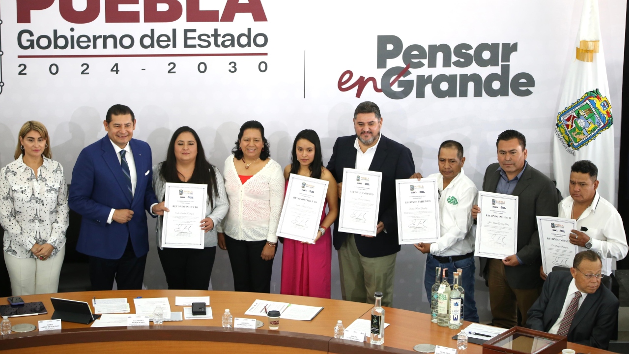 Puebla gana 60 medallas en Concurso Nacional de Marcas de Mezcal 2025