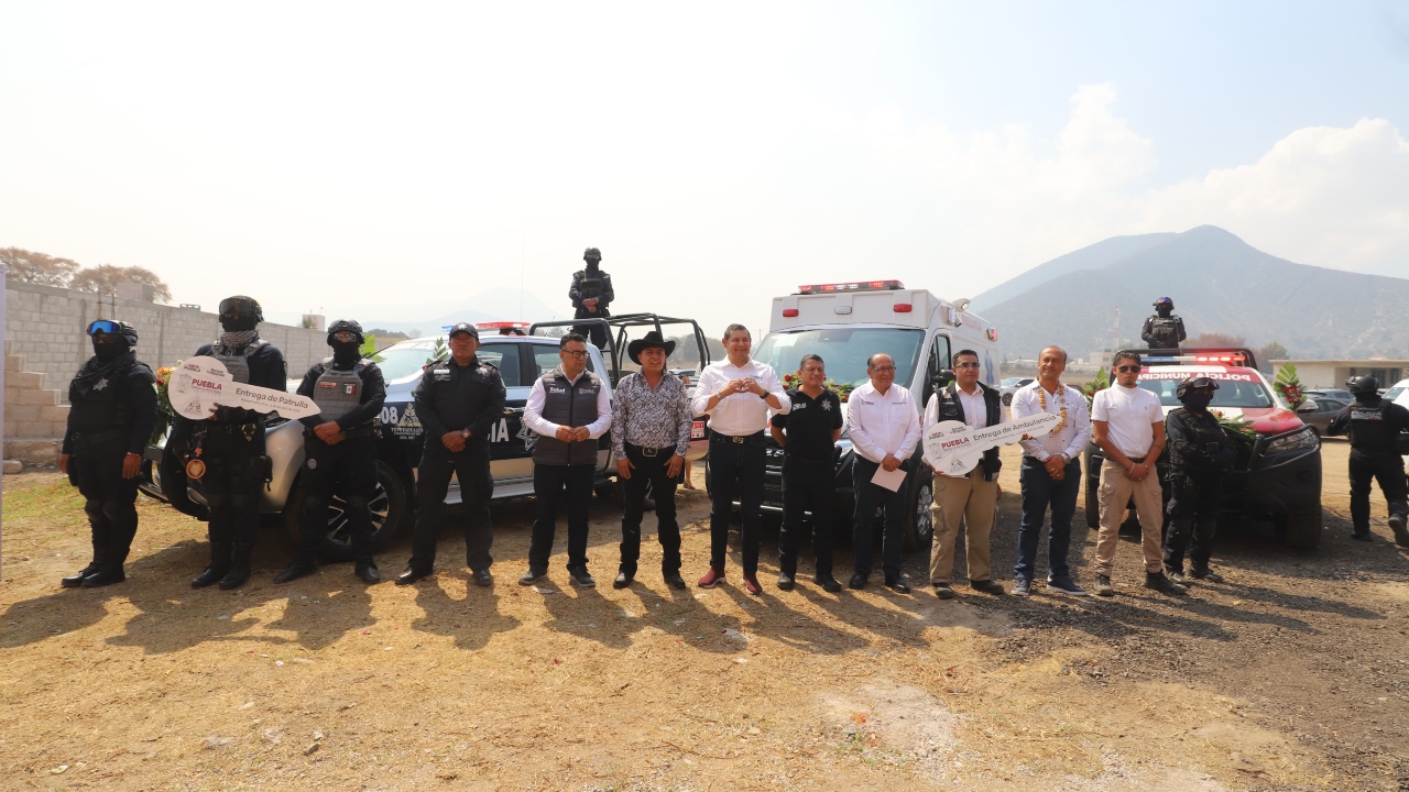 Entrega Armenta patrulla a Tepeyahualco e inaugura hotel