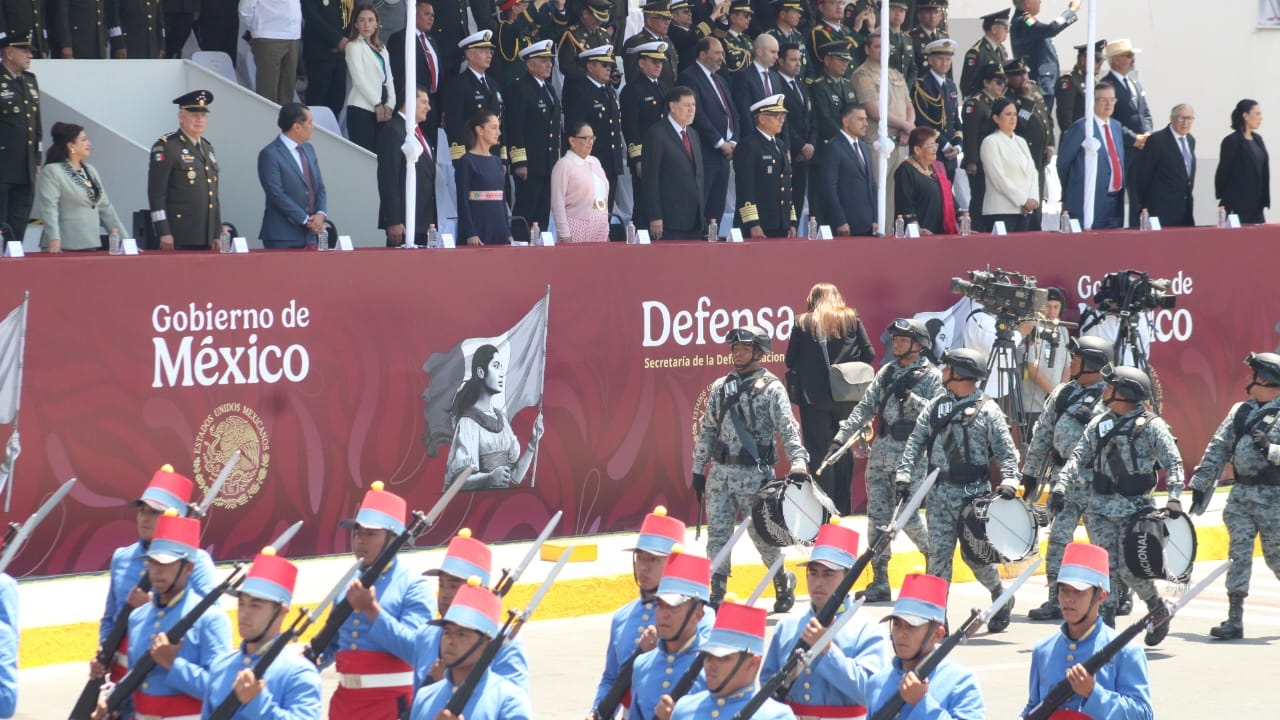 Desfile del 5 de Mayo: Poblanos y ambulantes aprovechan el día