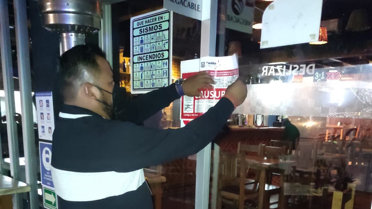 Chedraui advierte que bares sin licencia en Puebla serán clausurados