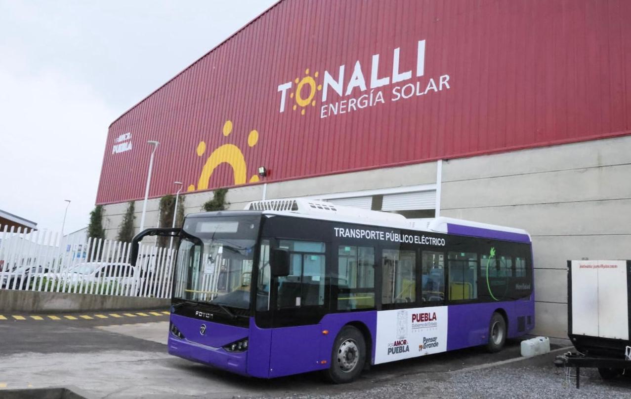 Inauguran en Puebla la primera fábrica de paneles solares del país