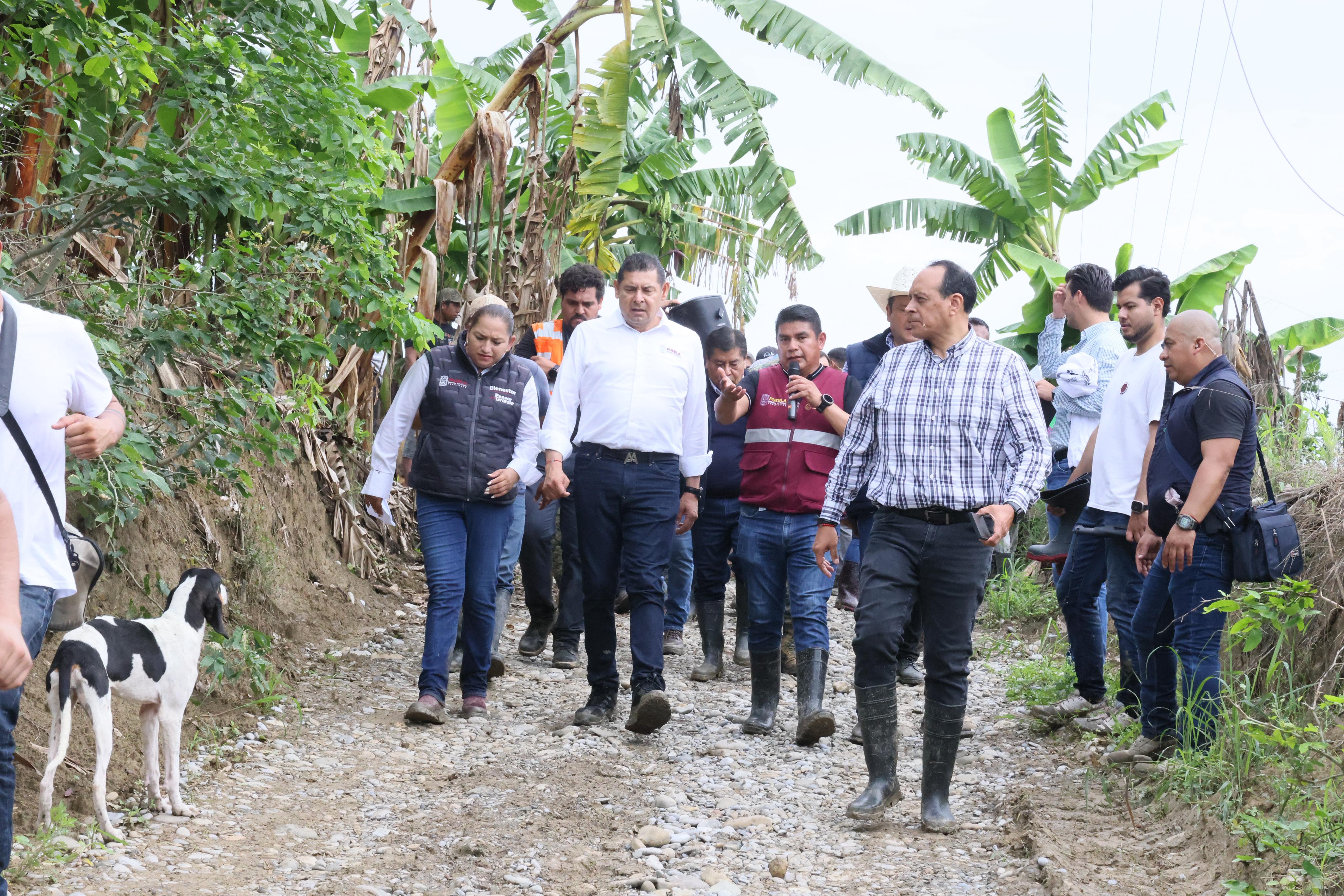 Gobierno de Puebla atiende emergencia en La Máquina y La Ceiba tras desbordamiento del río Pantepec