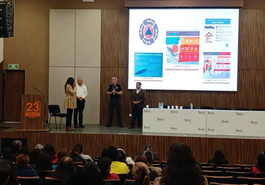 Personal educativo en Puebla se capacita para proteger a estudiantes durante temporada de lluvias