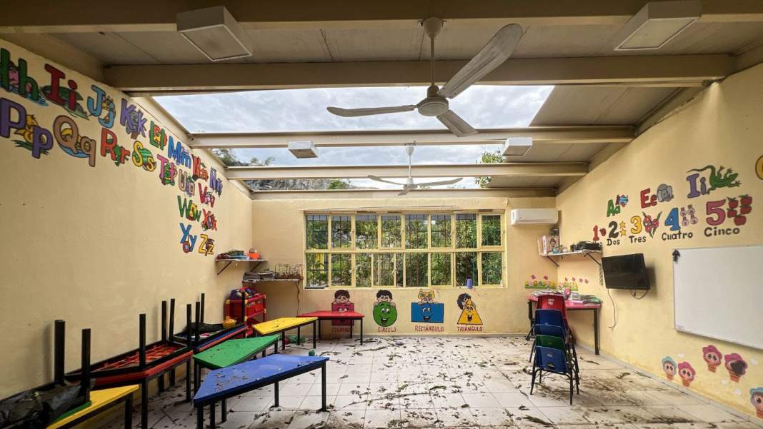 Gobierno de Puebla atiende daños en 34 escuelas tras paso del huracán Erick