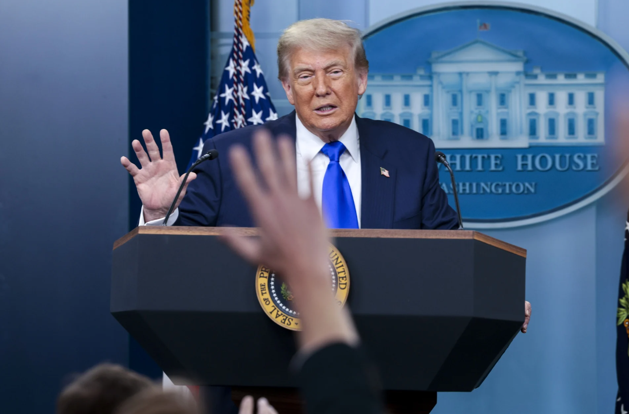 Suprema Corte permite aplicar orden de Trump para limitar ciudadanía por nacimiento