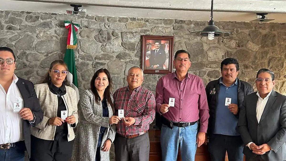 Nuevo Consejo Municipal asume administración en Ahuazotepec con relevo total