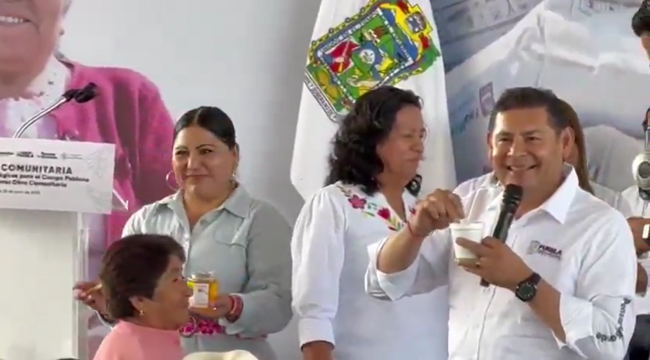 Armenta entrega apoyos al campo y promueve productos poblanos en Tehuacán
