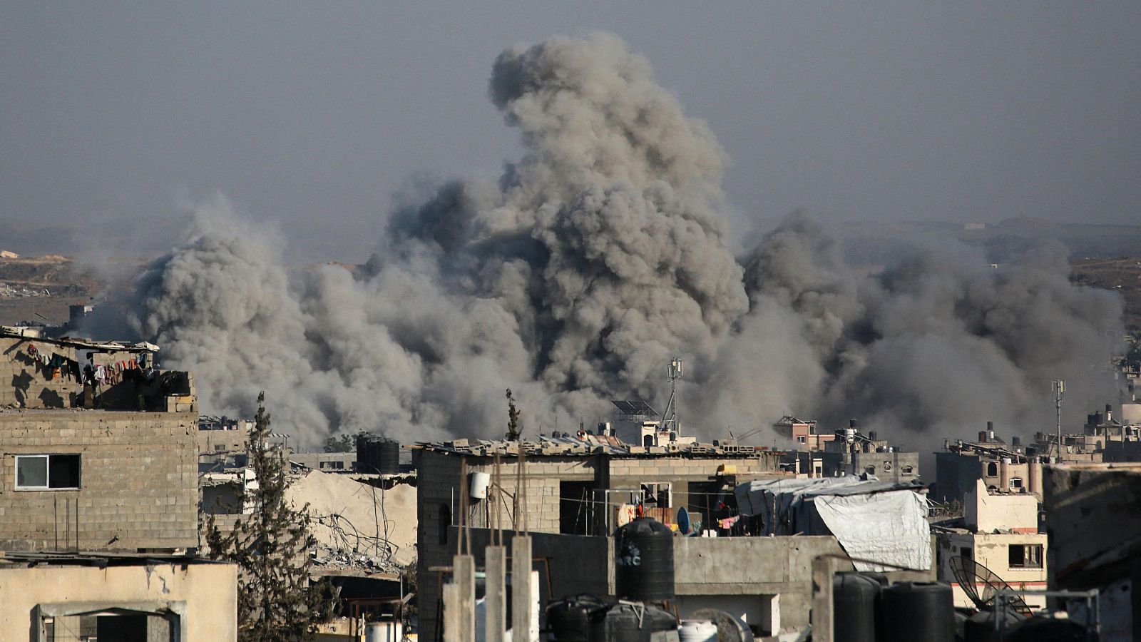 Más de 80 muertos en Gaza y tensión en Cisjordania