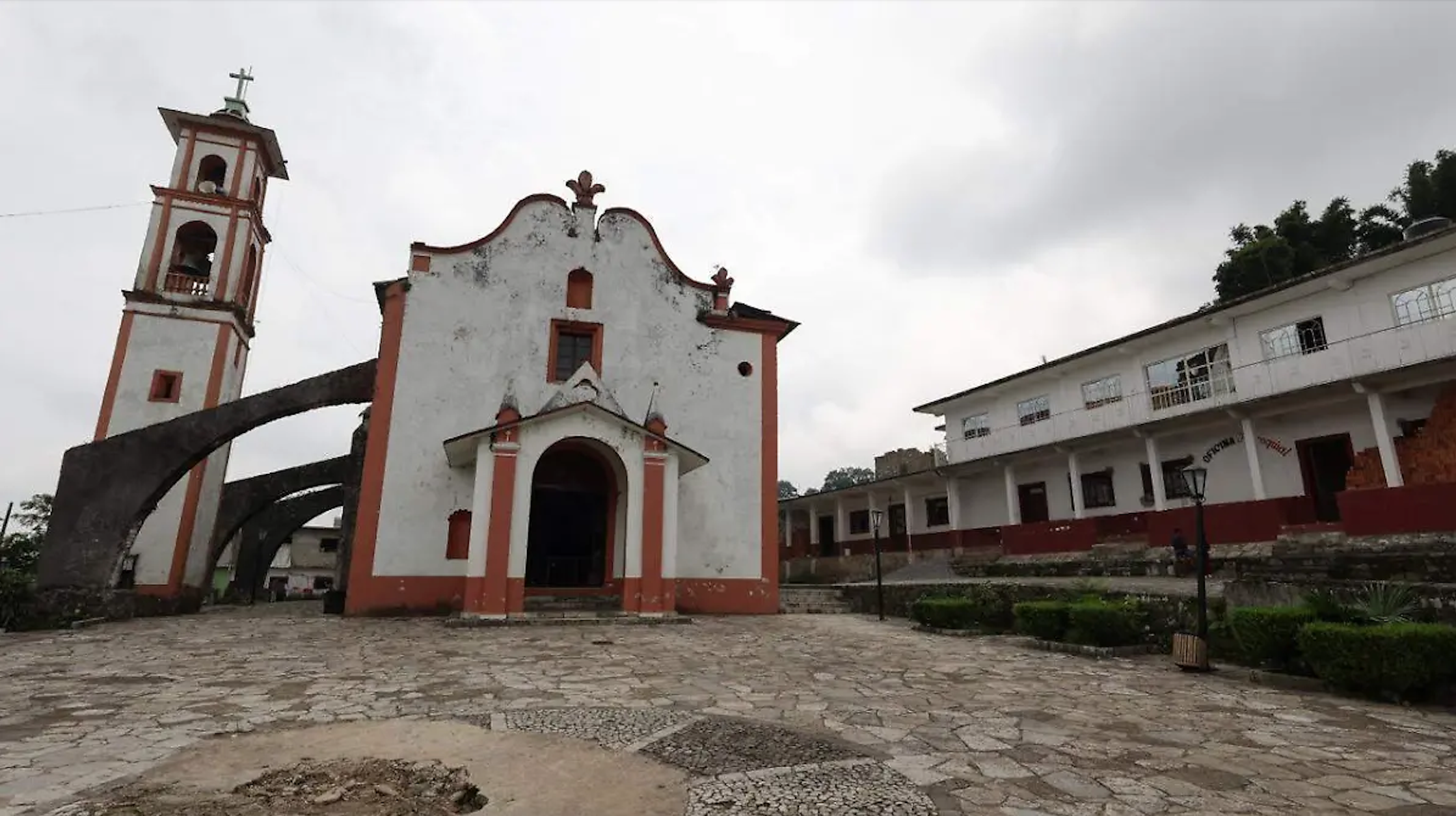 Cura restringe tradiciones y genera división en comunidad de Cuetzalan