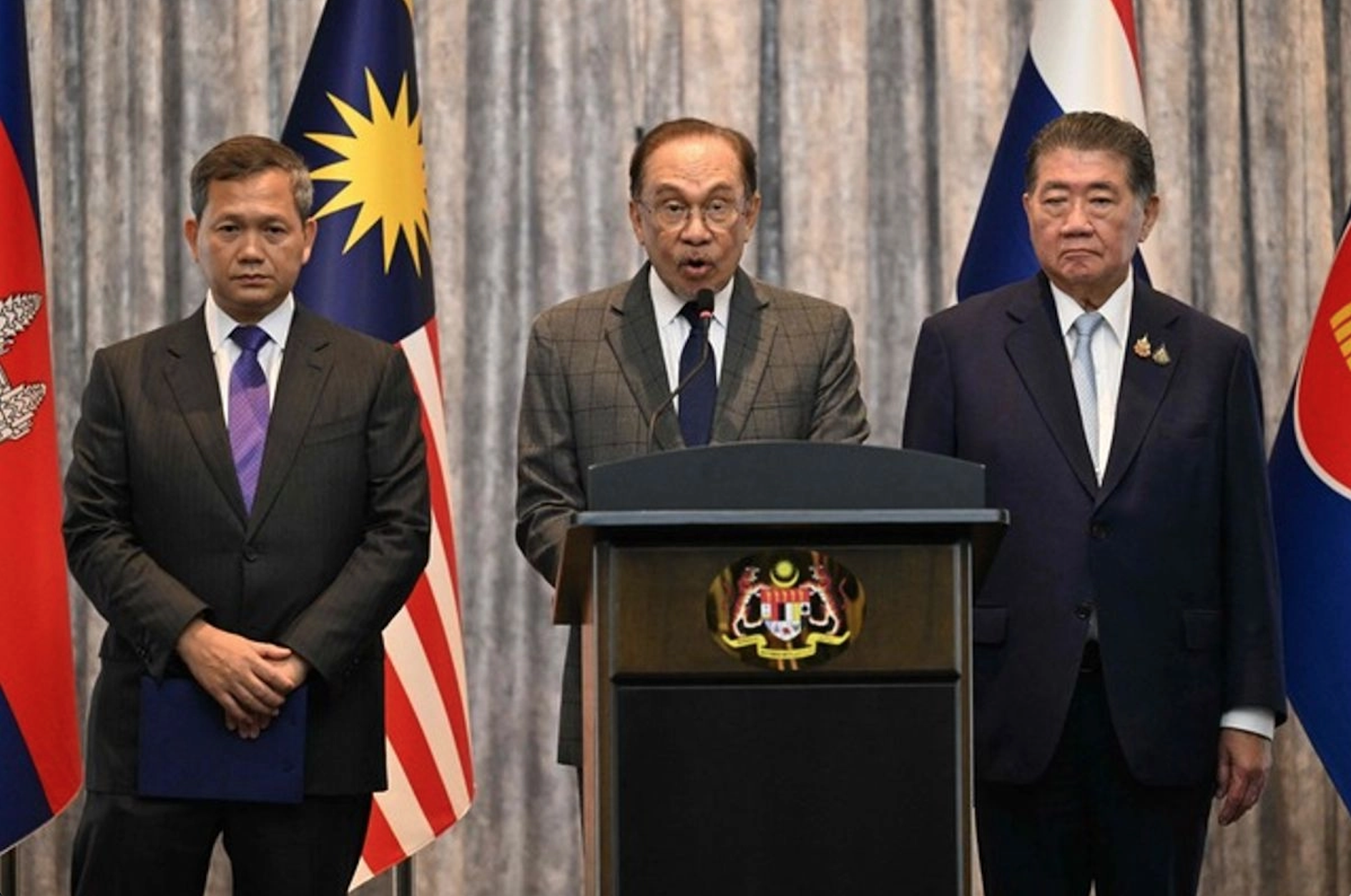 Tailandia acusa a Camboya de romper el alto el fuego tras nuevos enfrentamientos fronterizos.