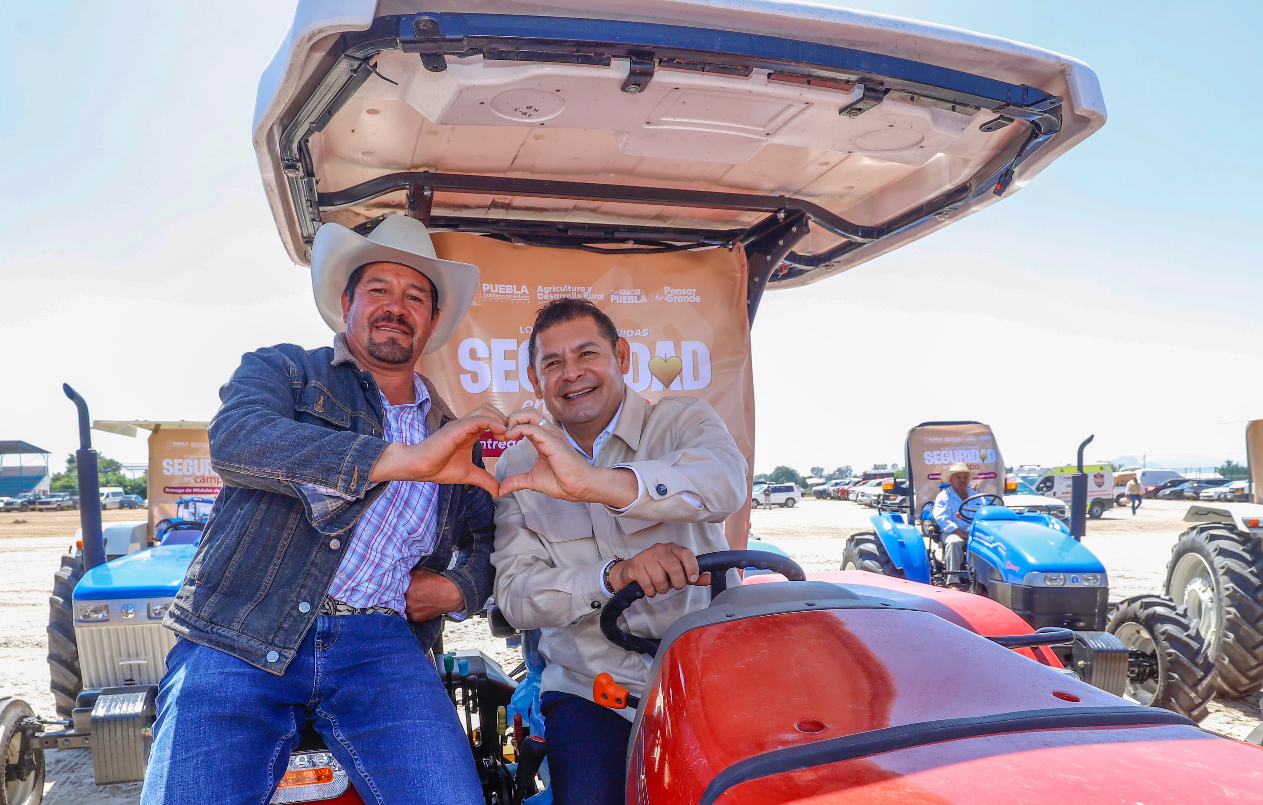 Puebla impulsa el campo con entrega de maquinaria y tecnología a productores