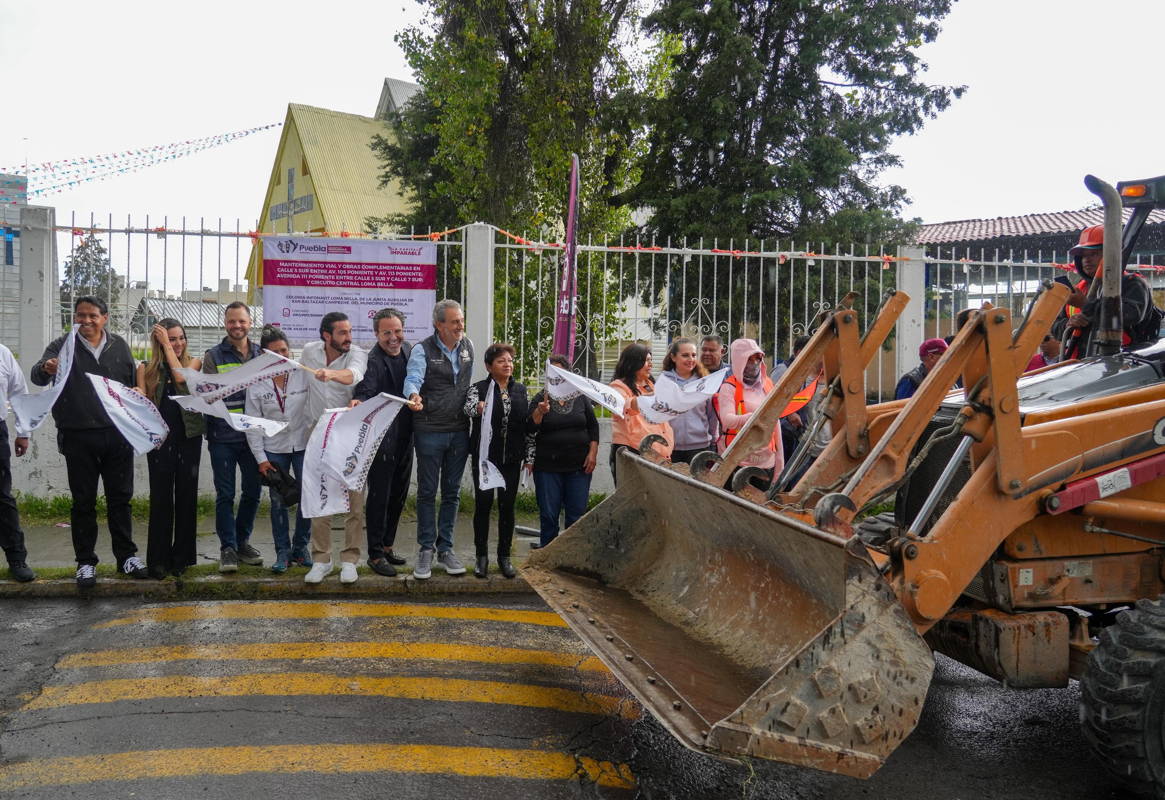 Inicia rehabilitación vial en Loma Bella, Puebla