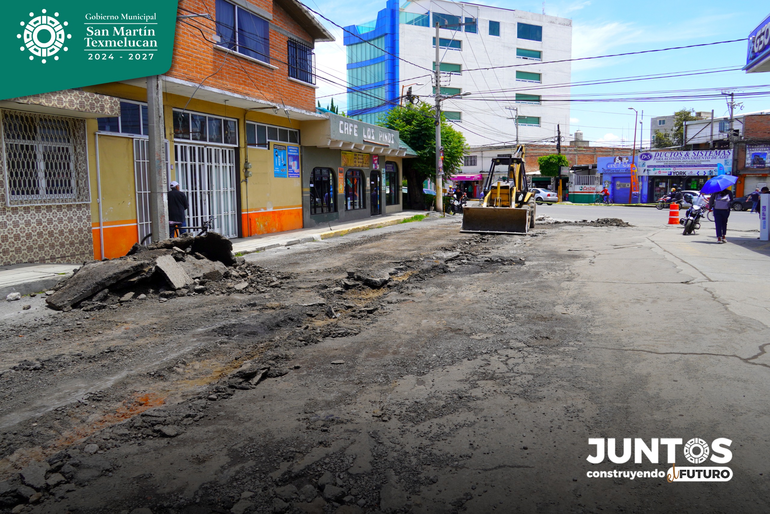 Rehabilitan drenaje y agua potable en calle Comercio Texmelucan