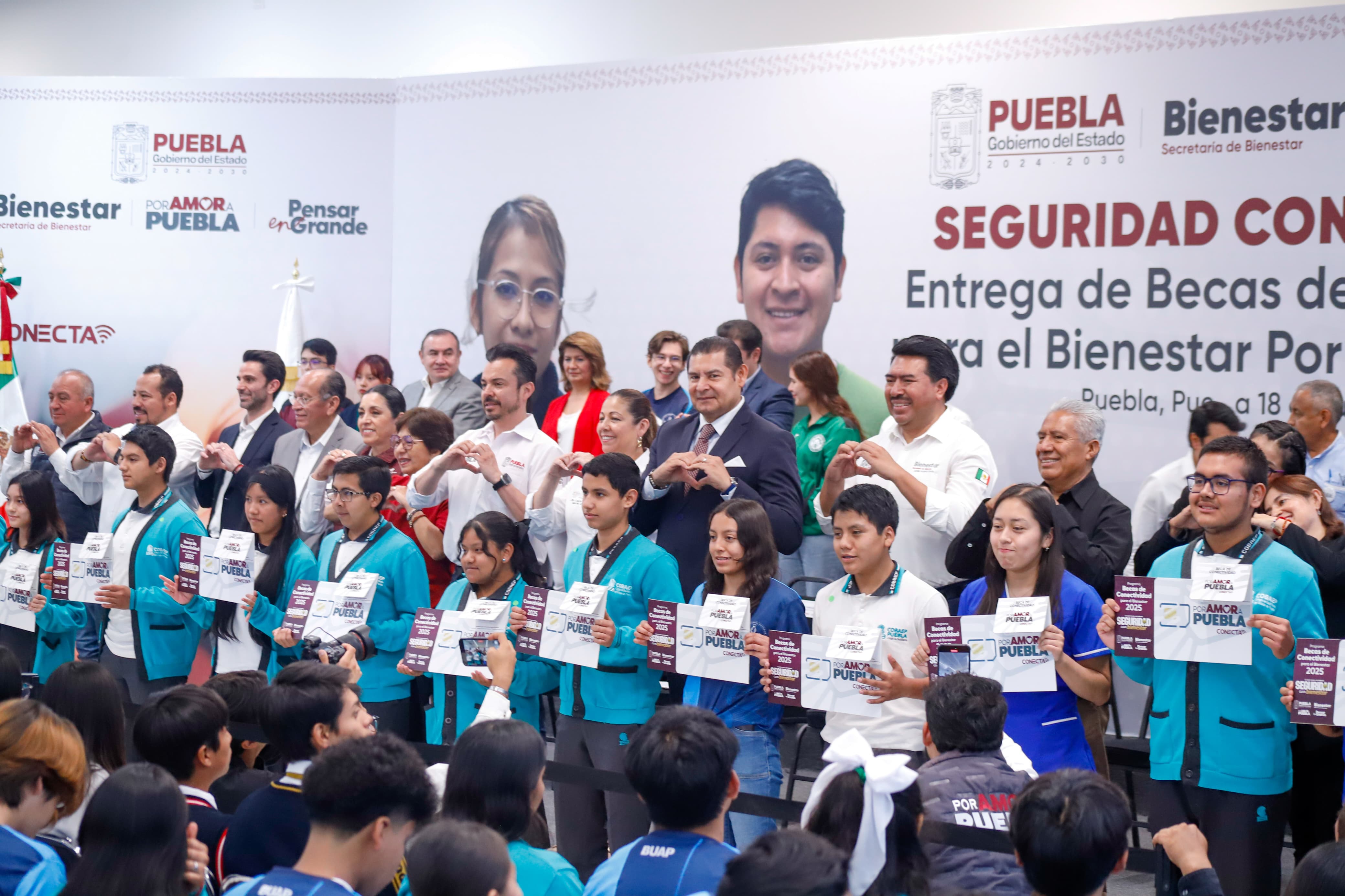 Puebla impulsa la educación con Becas de Conectividad Digital
