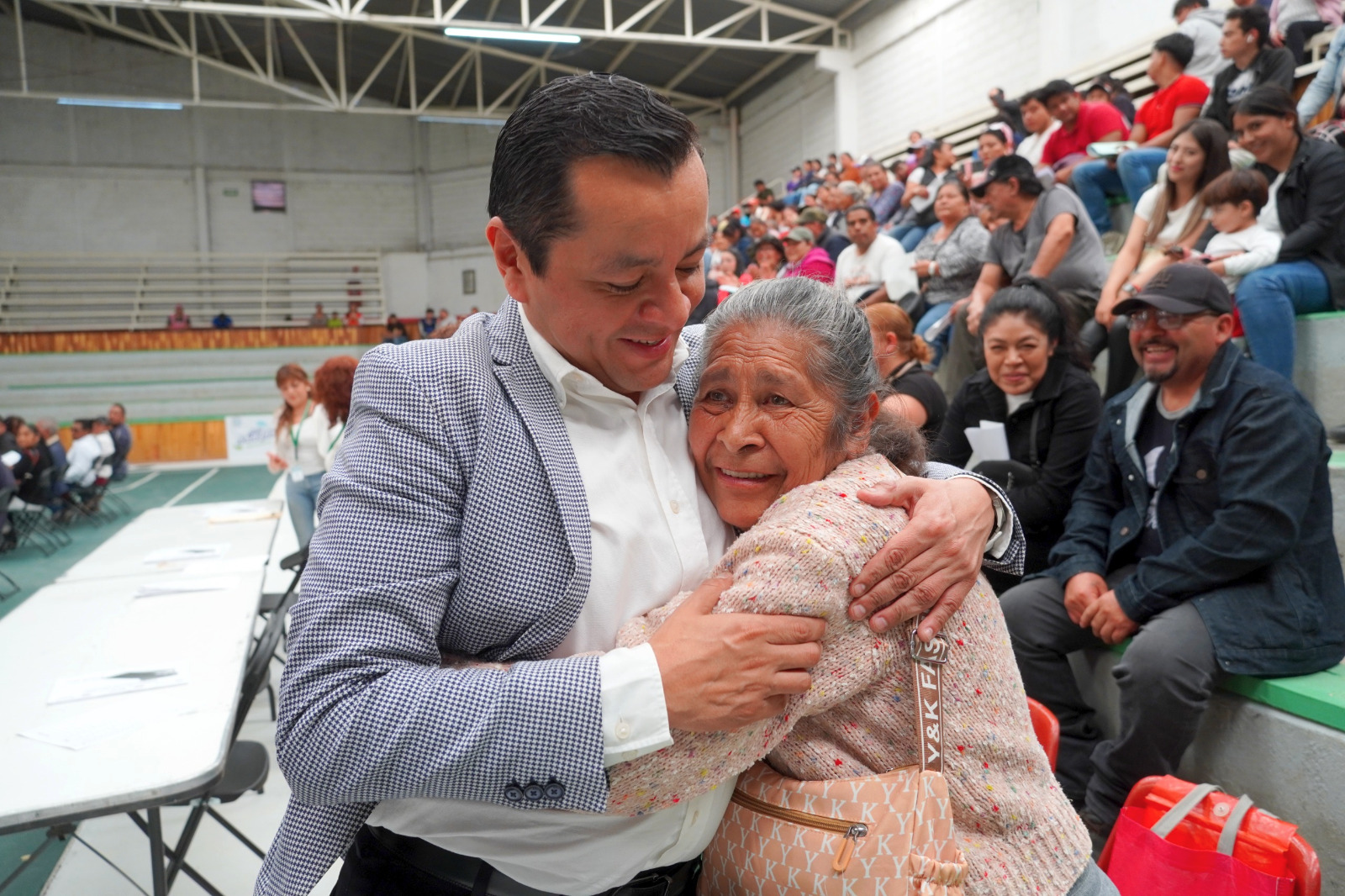 Texmelucan entrega 250 calentadores solares para beneficiar a más de mil familias