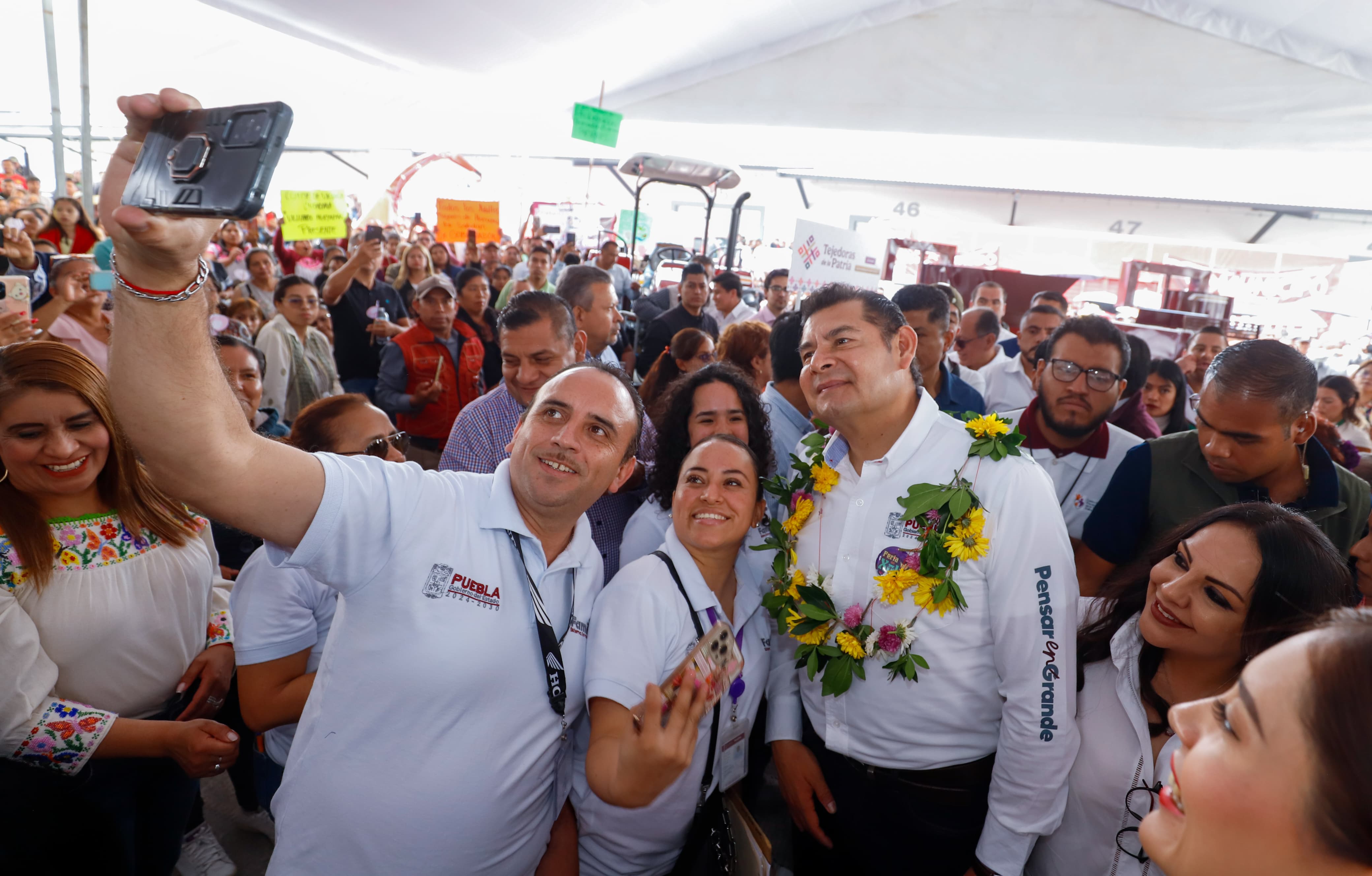 Más de 90 mil jóvenes poblanos acceden a internet con Becas de Conectividad para el Bienestar