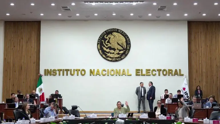 Exconsejeros del INE piden consenso para la reforma electoral