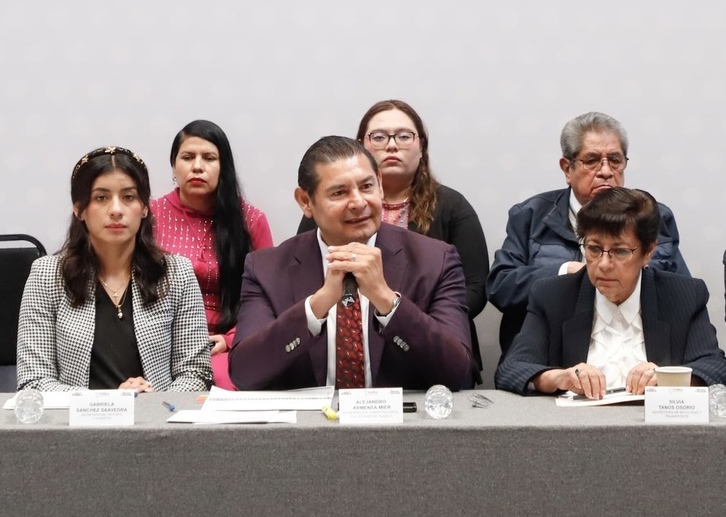 Gobierno de Puebla impugna suspensión a académico acusado por ciberasedio