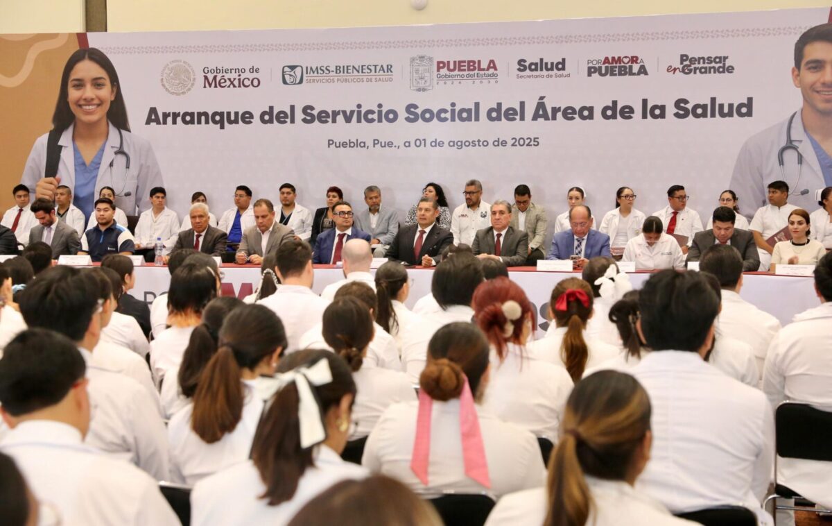 IMSS-Bienestar duplicará espacios de servicio social para estudiantes de salud en Puebla