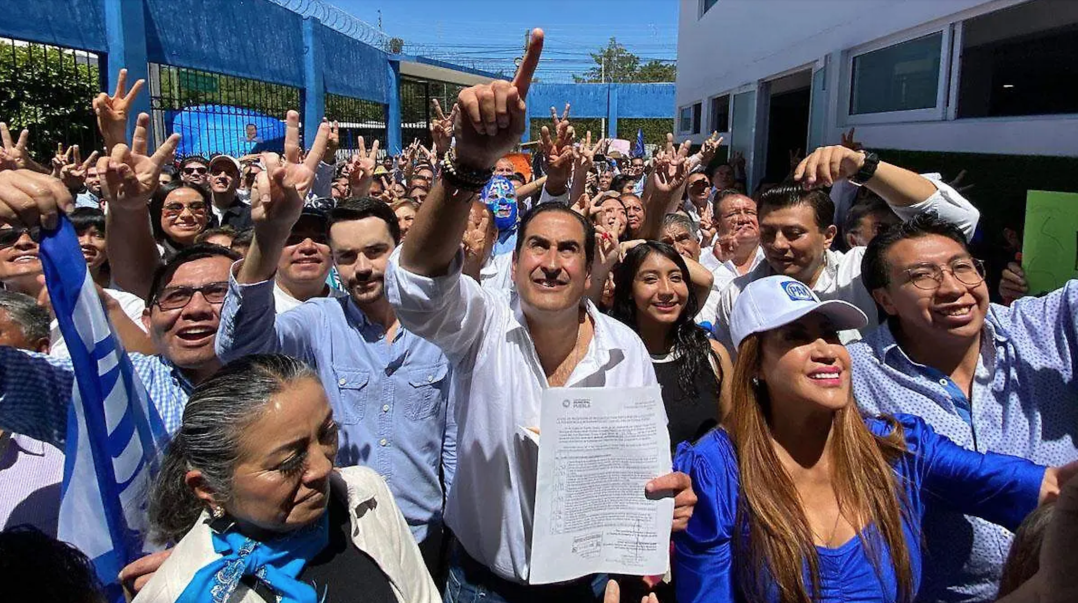 Manolo Herrera oficializa su candidatura a la dirigencia municipal del PAN en Puebla