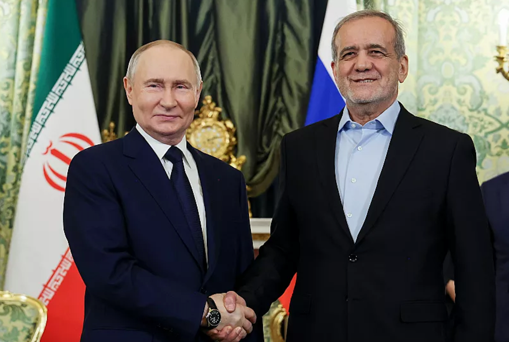 Irán y Rusia coordinan su posición sobre el programa nuclear antes de negociar con Europa, mientras Teherán asegura que es solo con fines civiles.