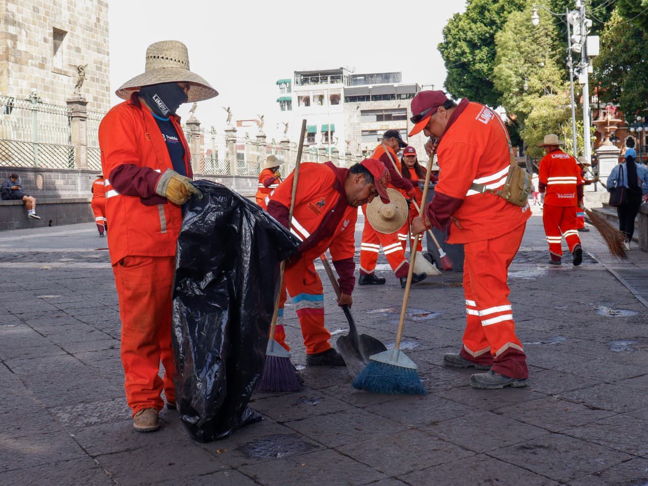 Gobierno de Puebla intensifica limpieza del Centro Histórico en temporada vacacional
