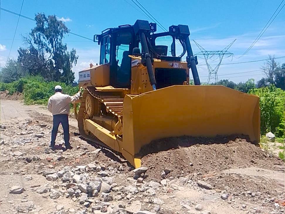 Texmelucan desazolva río Acotzala y mejora calles