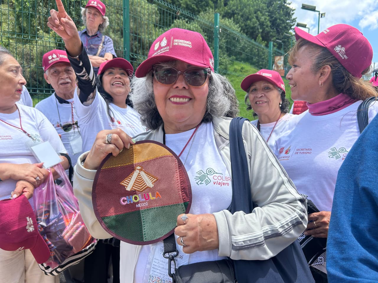 Gobierno de Cholula recibe a visitantes del programa Colibrí de Plata para fortalecer el turismo social