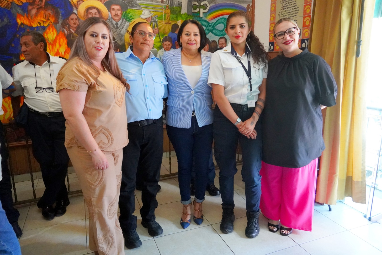 Gobierno de Texmelucan entrega incentivos económicos y refuerza apoyo a bomberos