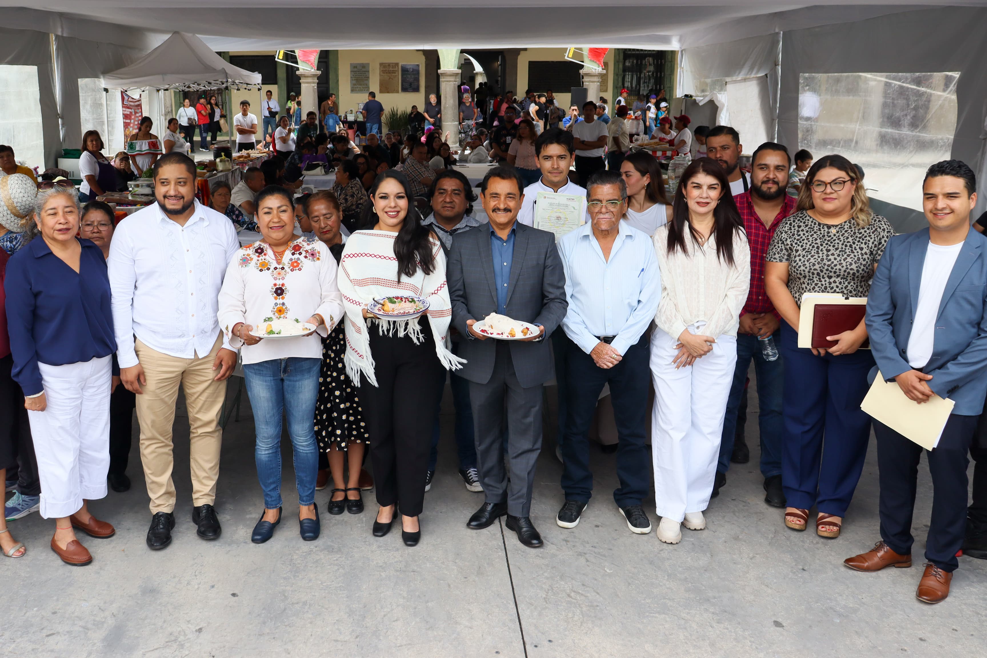 Tonantzin Fernández inaugura Exposición Gastronómica del Chile en Nogada en San Pedro Cholula