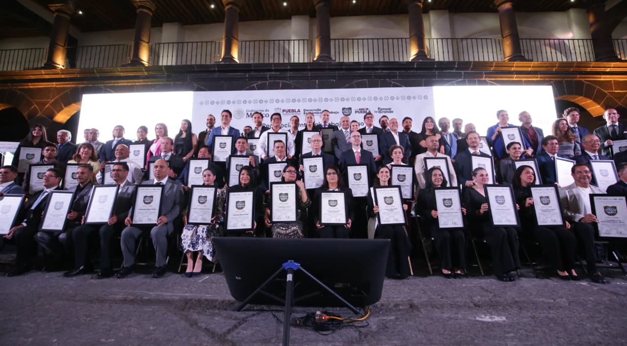 Puebla reconoce a 50 empresas con el Distintivo Cinco de Mayo por promover trabajo digno e inclusivo