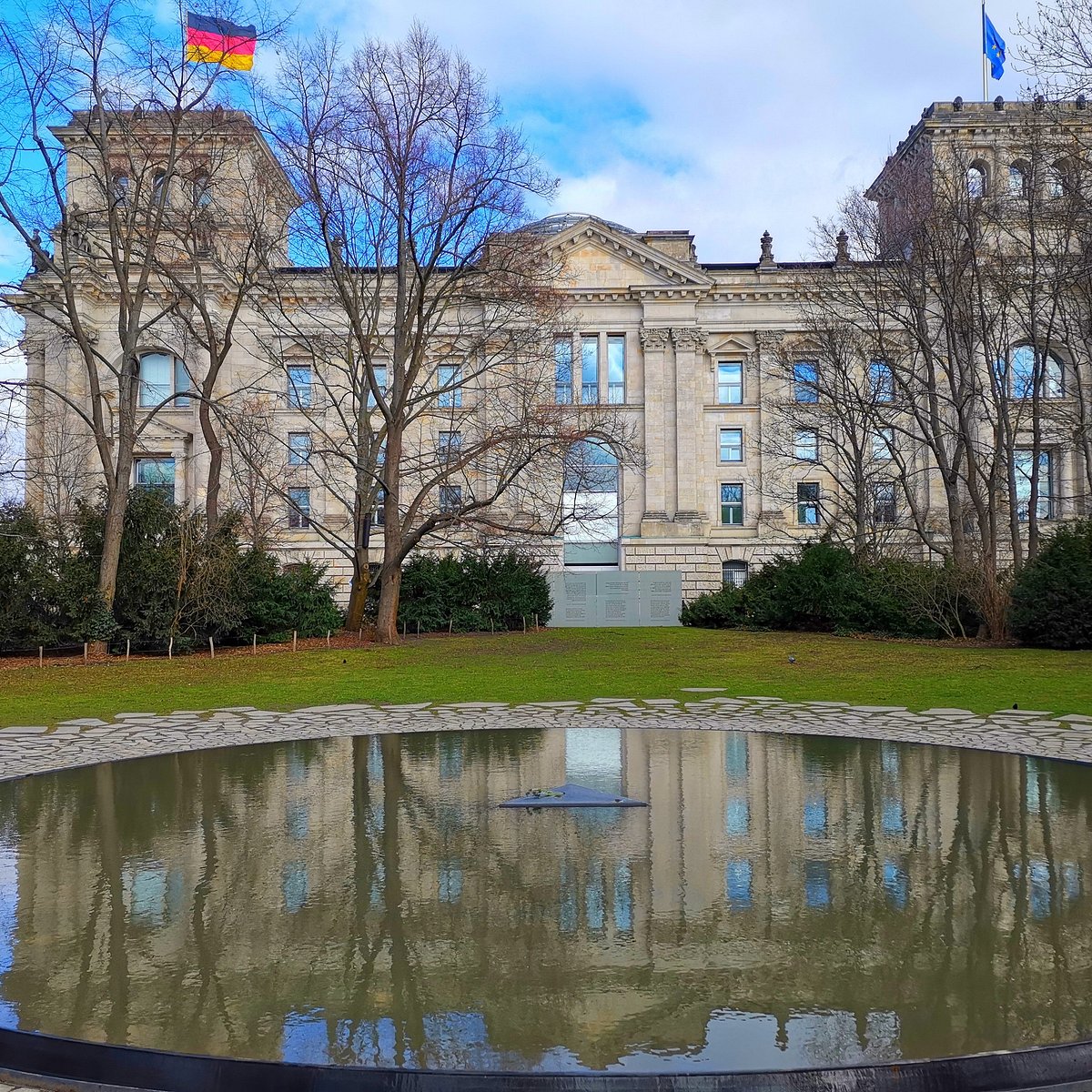 Memorial en Berlín recuerda a las víctimas Sinti y Roma del Holocausto