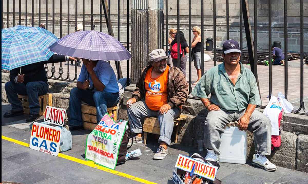 Pobreza laboral en México crece en 2025; Puebla permanece en semáforo rojo