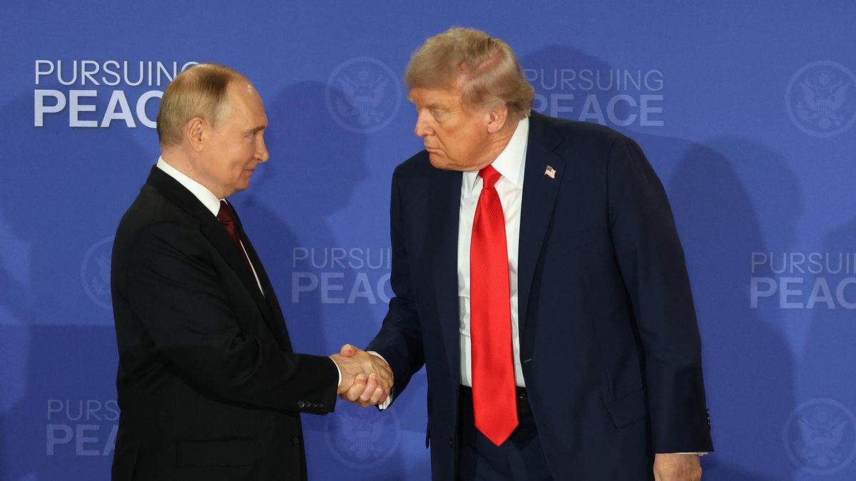 Trump y Putin dejan Alaska sin acuerdo sobre Ucrania; Zelenski se reunirá con EE.UU.
