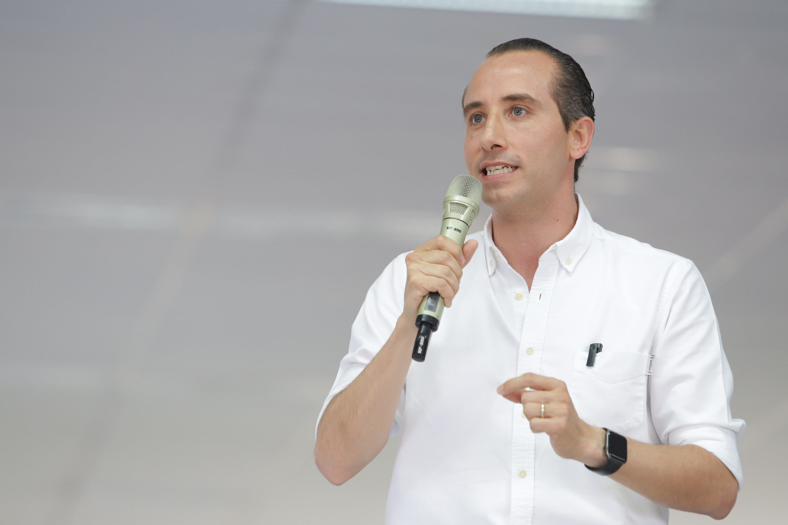 Silencio de Mario Riestra ante acusaciones de Armenta Mier en medio de procesos internos del PAN Puebla
