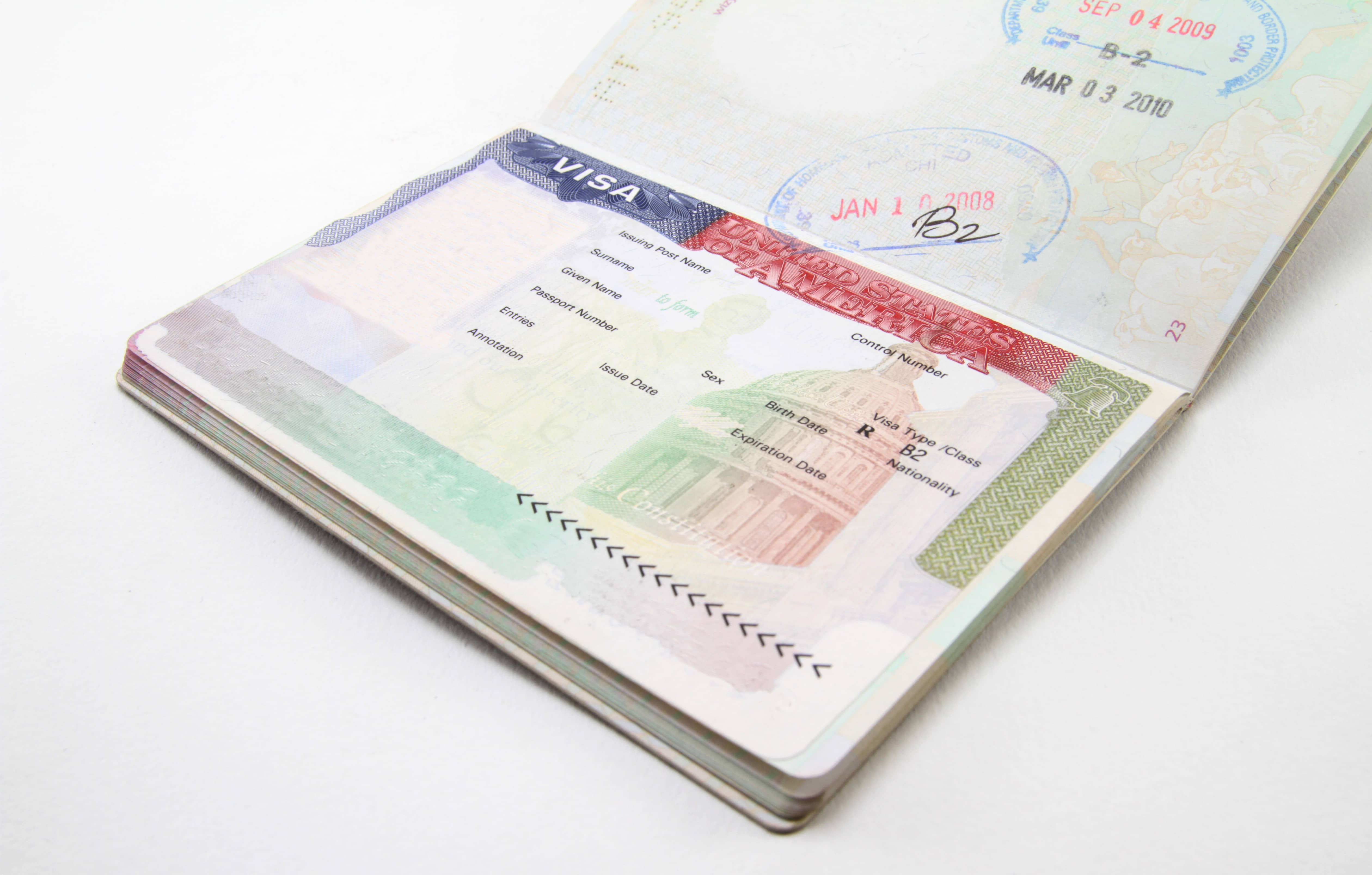 Estados Unidos iniciará revisión de 55 millones de visas válidas en control migratorio masivo