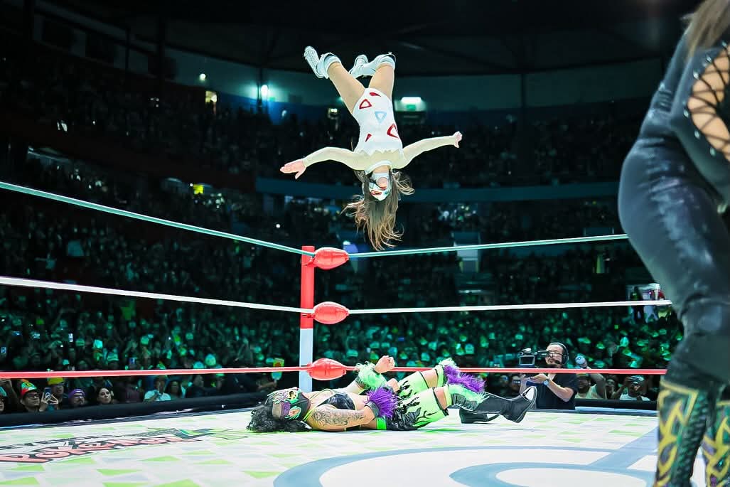 Arena Pokémon; la luche libre mexicana se transforma en espectáculo de llaves y cosplay
