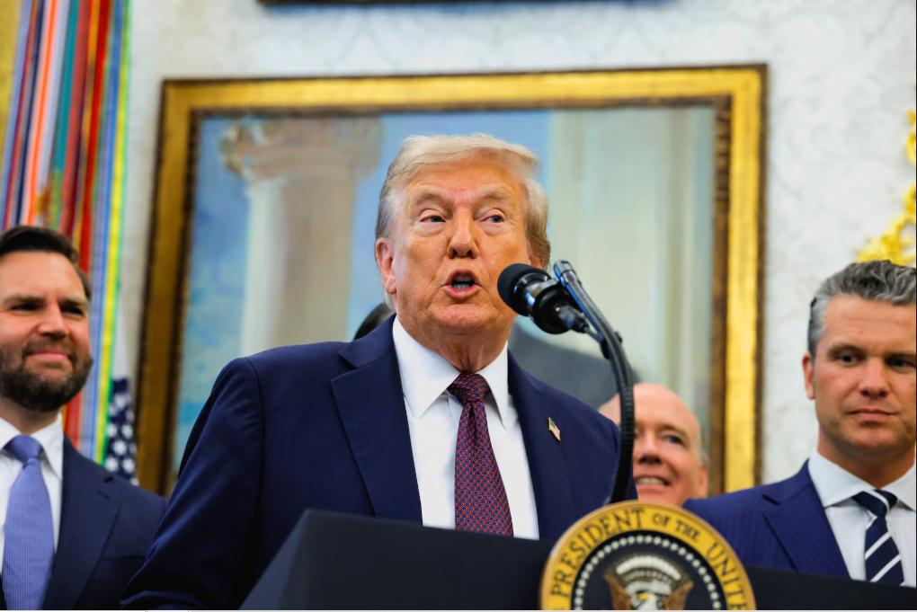 Trump confirma ataque contra buque venezolano que dejó 11 muertos; acusa embarcación de narcotráfico