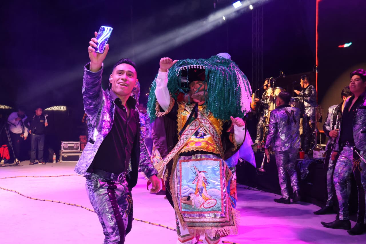 La vibra de Carnaval llega a la 75 Feria de Cholula con Banda La Misteriosa