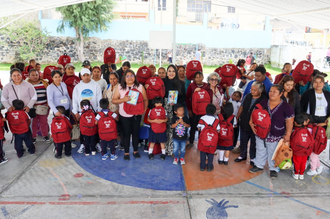 Programa Amoxtli beneficia a más de 100 familias en preescolar de Acuexcomac