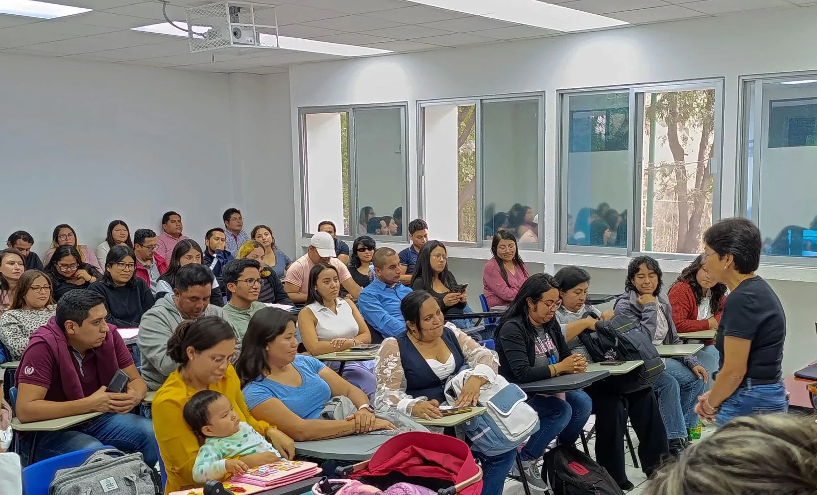 Lilia Cedillo reconoce a estudiantes del modelo semiescolarizado de la BUAP y plantea fortalecer su continuidad académica