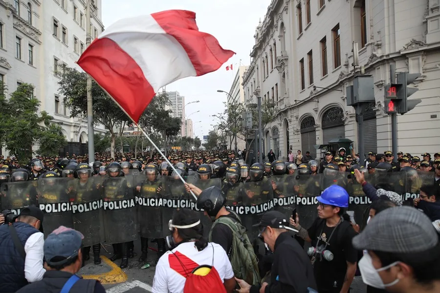 Disturbios y heridos en protestas contra Dina Boluarte en Lima, Perú